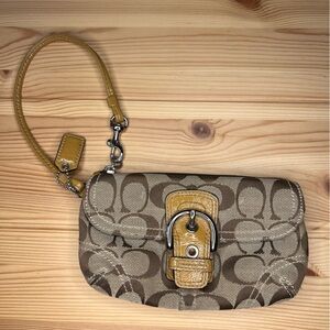 Vintage Y2K Coach Signature Buckle Khaki/Camel Wristlet